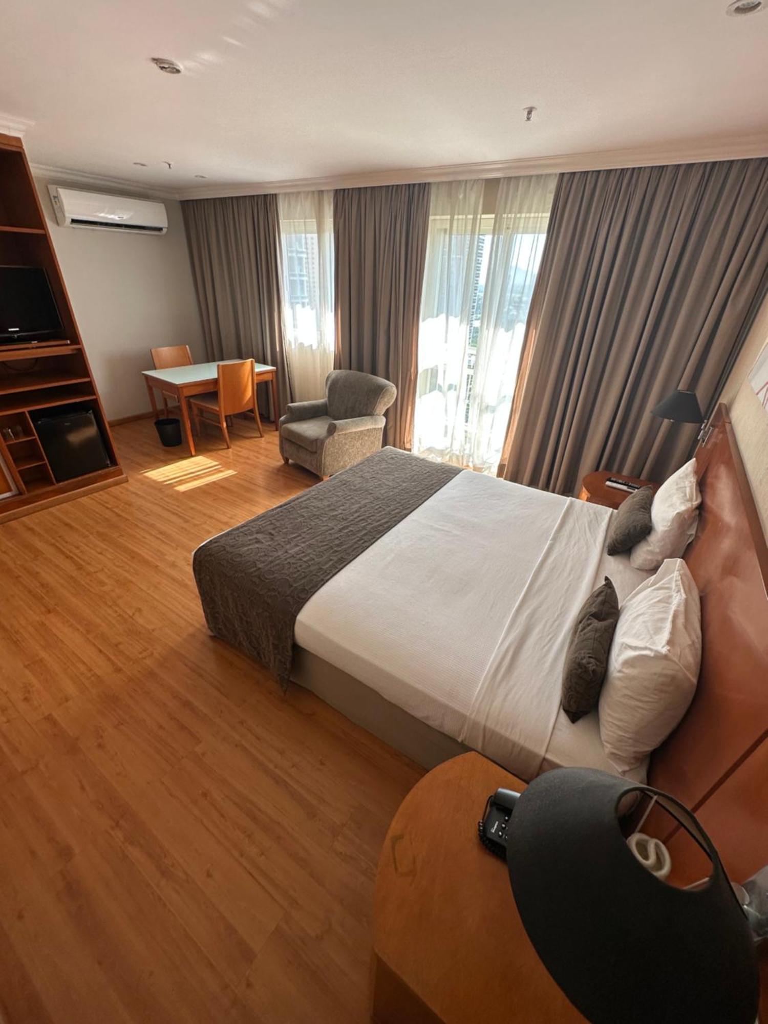 Flat Com Vista Panoramica -15- Na Barra Da Tijuca - Estacionamento Gratuito - Frigobar - Ar Condicionado - Piscina - Academia - Balsa Para Praia Gratis - Varanda - Vista Parcial Mar E Lagoa Rio de Janeiro Exteriör bild